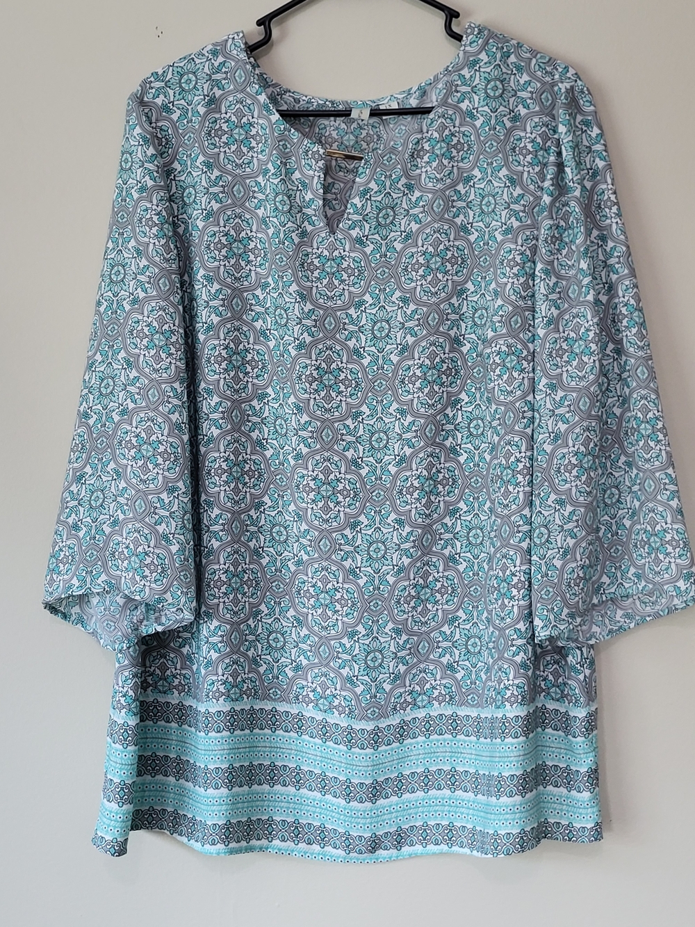 Tacera Aqua and Gray Printed Lightweight Split-Neck Tunic